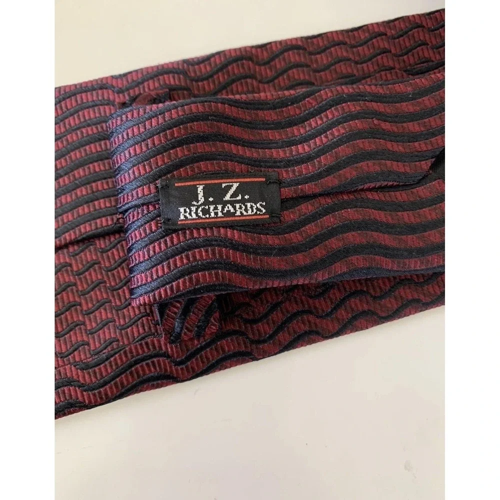 VTG J.Z. Richards Tie‎ Mens One Size Red Black Silk Geometric Wave Handcrafted